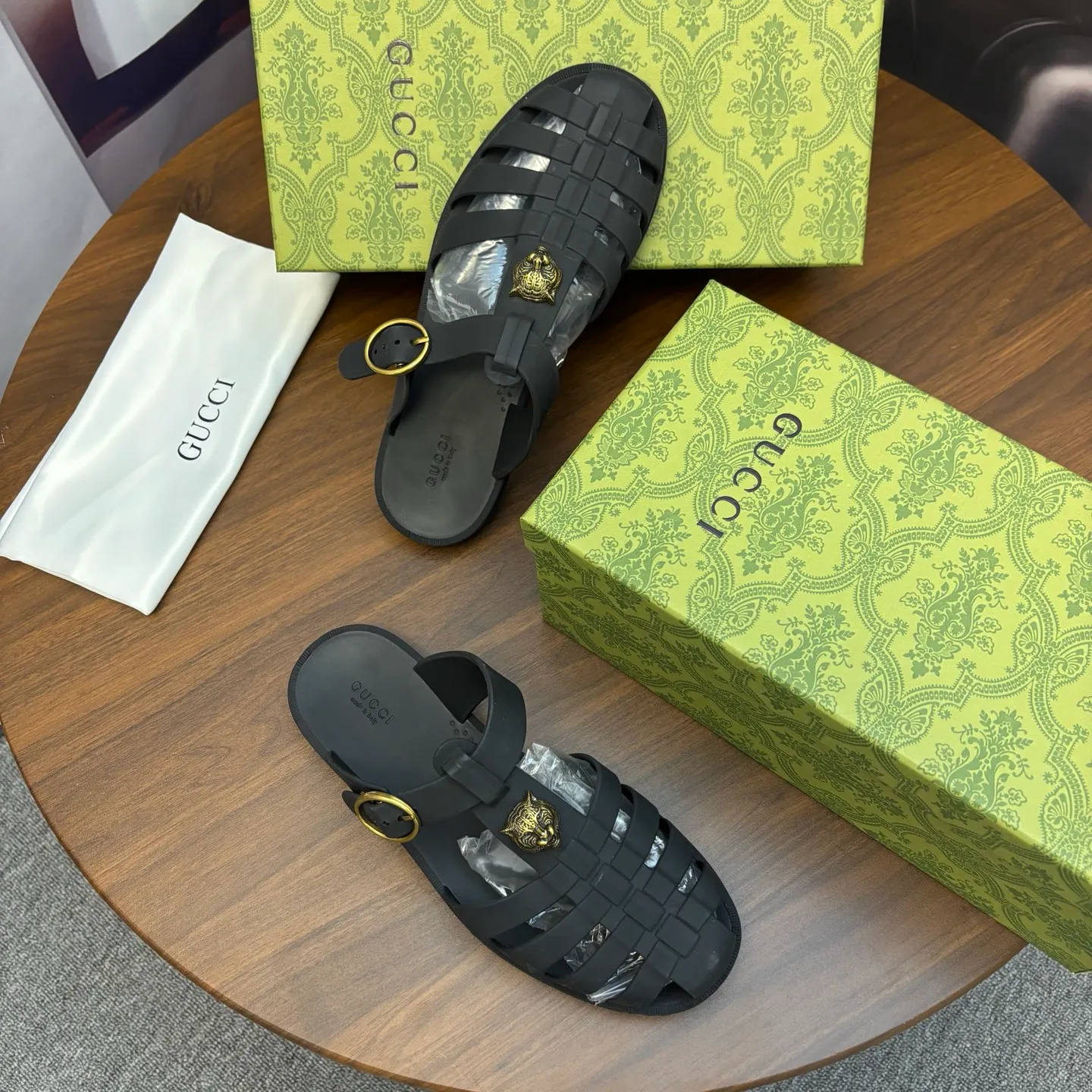 Men's shoes 260💰 [Gucci] Counter quality, top-quality original goods, real photos! Original TPU material, fine workmanship, comfortable; genuine 1:1 replica Size: 38 ~ 46